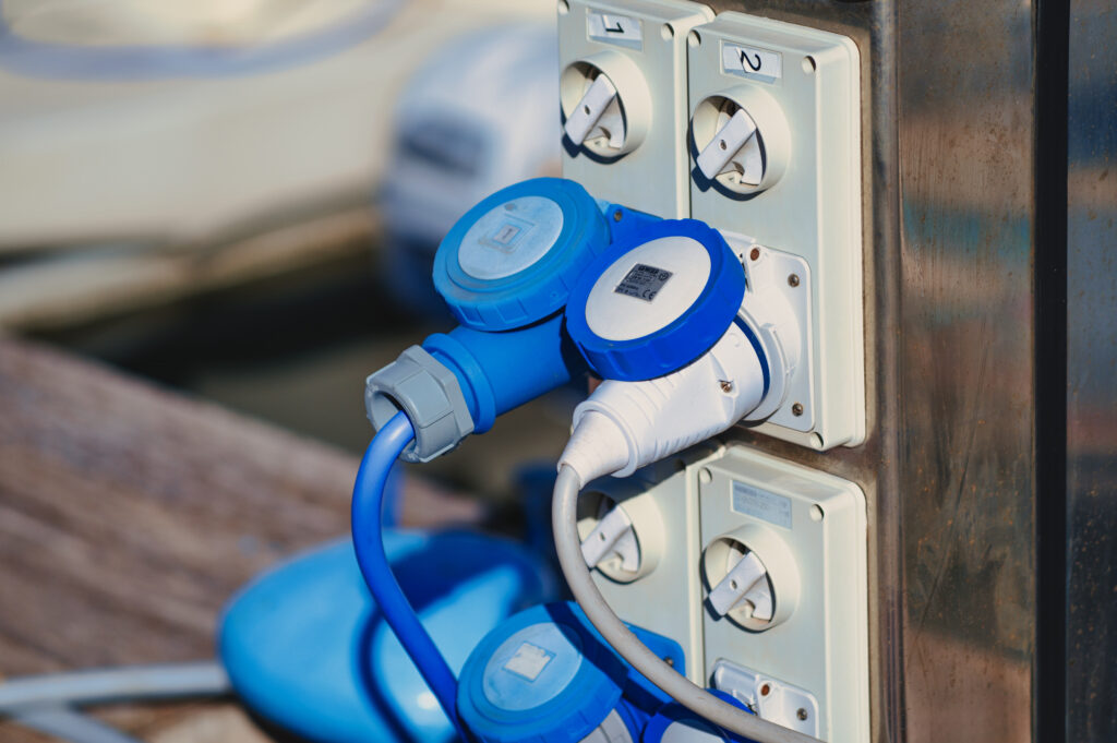 Electrical sockets for boats at the port quay