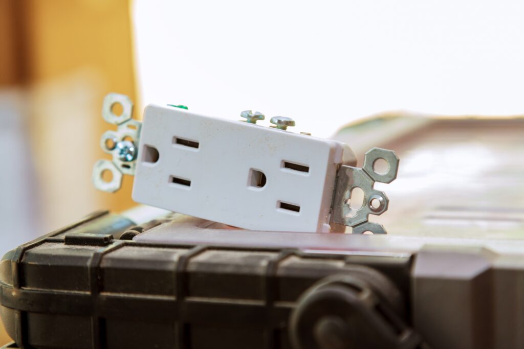 what are the 4 types of electrical outlets