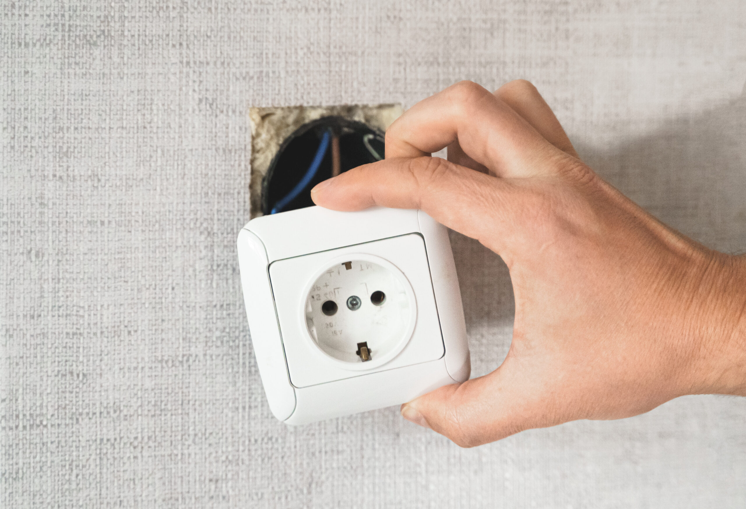 How to Replace Electrical Outlet Lantana Florida